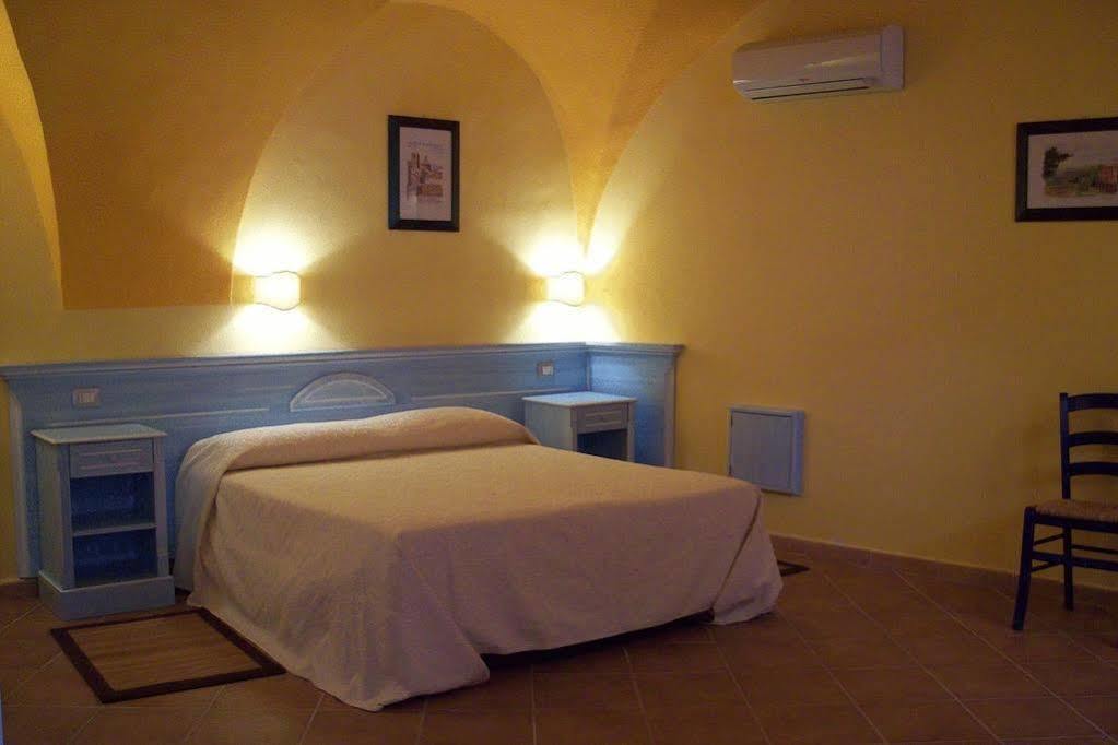 Sa Balza Guest House بوسا المظهر الخارجي الصورة